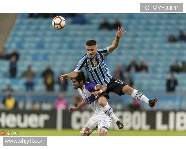 格雷米奥与捍卫者的激战揭示足球魅力与团队精神的完美结合